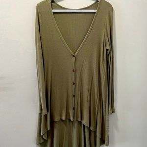 Women’s Final Touch olive green ribbed high low hem cardigan with wooden buttons